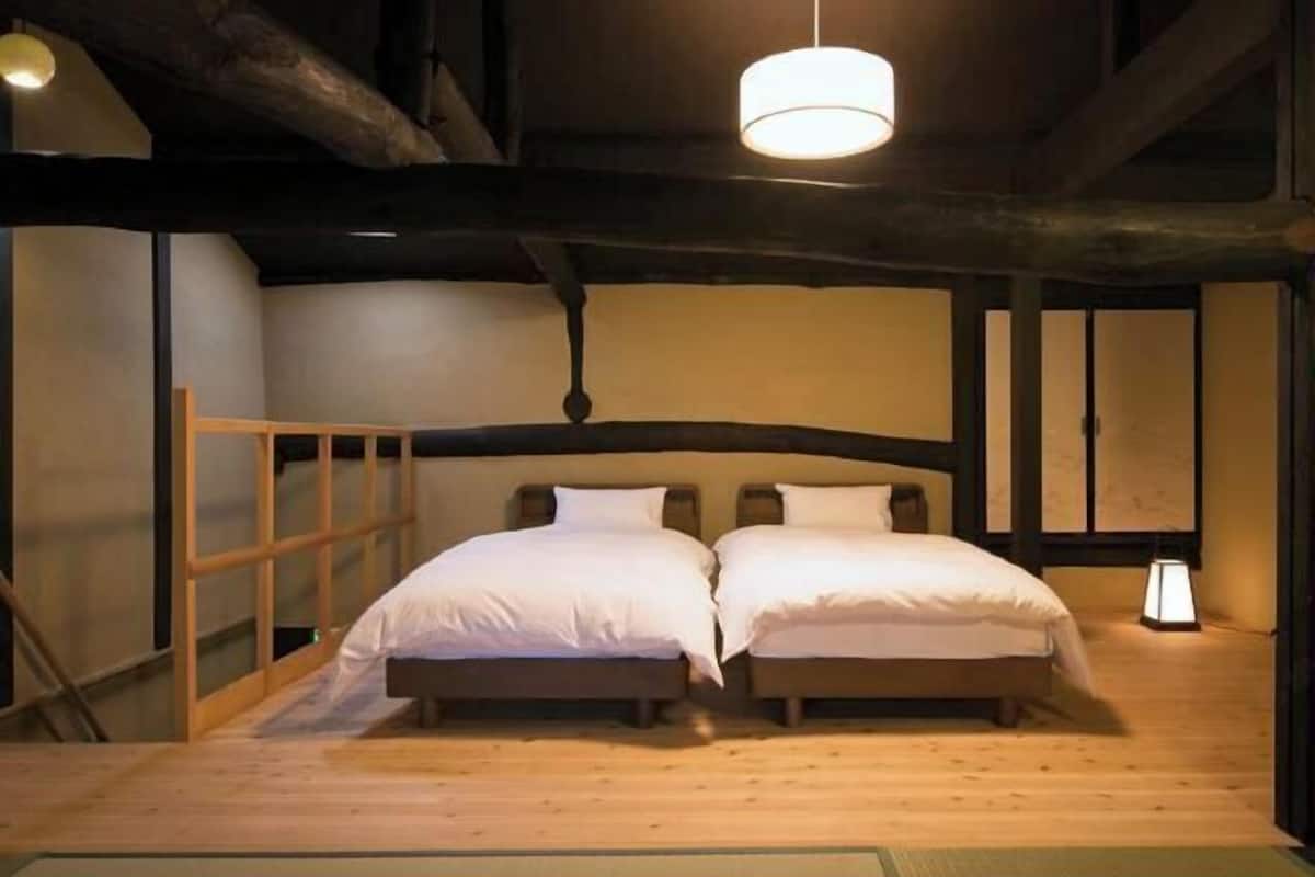 3 bedrooms, down comforters, desk, free WiFi