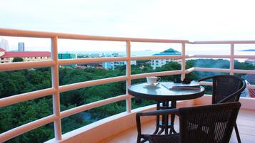 Deluxe Room, Pool View | Balcony