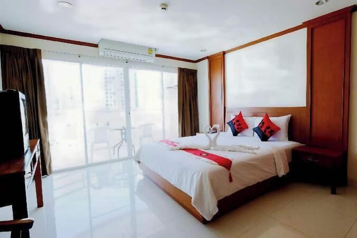 房內夾萬、遮光窗簾/窗簾、摺床/加床 (收費)