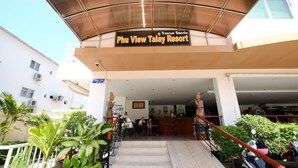 Pintu masuk properti