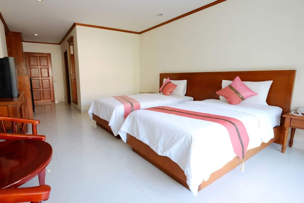 房內夾萬、遮光窗簾/窗簾、摺床/加床 (收費)