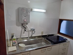 Maison en rangée traditionnelle (Japanese Style) | Cuisine privée | Réfrigérateur grande capacité avec congélateur, four à micro-ondes