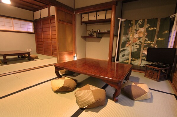 Casa de ciudad tradicional (Japanese Style) | 2 habitaciones, caja de seguridad en la habitación y escritorio 