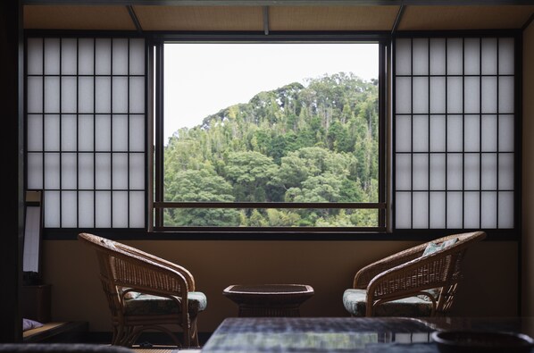 In-room safe, free WiFi, bed sheets