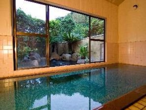 Bain à remous intérieur