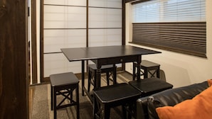 Tradisjonelt hus (Japanese Style) | 2 soverom, safe på rommet, skrivebord og blendingsgardiner