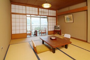 傳統客房, 山景 (Japanese Style, East) | 客房內保險箱、隔音、免費無線上網、床單