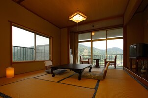 In-room safe, soundproofing, free WiFi, bed sheets