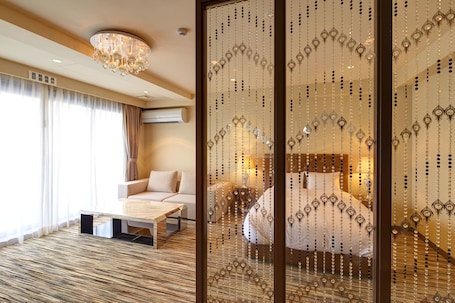 Premium Room, 1 Double Bed, Balcony | Premium bedding, down comforters, blackout drapes, iron/ironing board