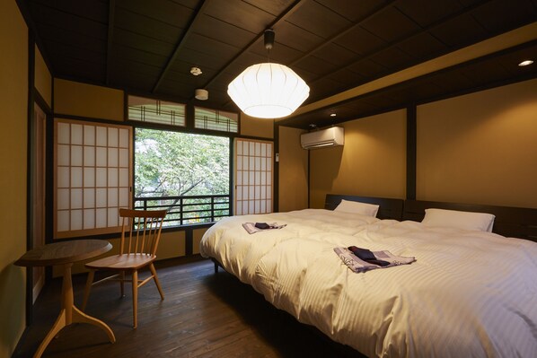 Japanese Style Townhouse | Desk, free WiFi, bed sheets