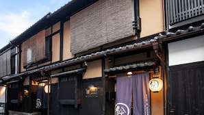 A traditional Japanese building with tatami mat flooring, wooden sliding doors, and a sign indicating a restaurant. - Rinn Shijo Takasegawa (Kyoto)