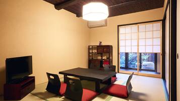 Japanese Style Townhouse | Desk, WiFi (free), bed sheets