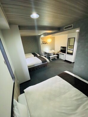 Habitación triple, fumadores | Escritorio y wifi gratis