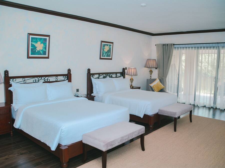 Lagoon View Suite | Hypo-allergenic bedding, minibar, in-room safe, desk