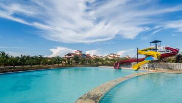 Outdoor pool, pool loungers