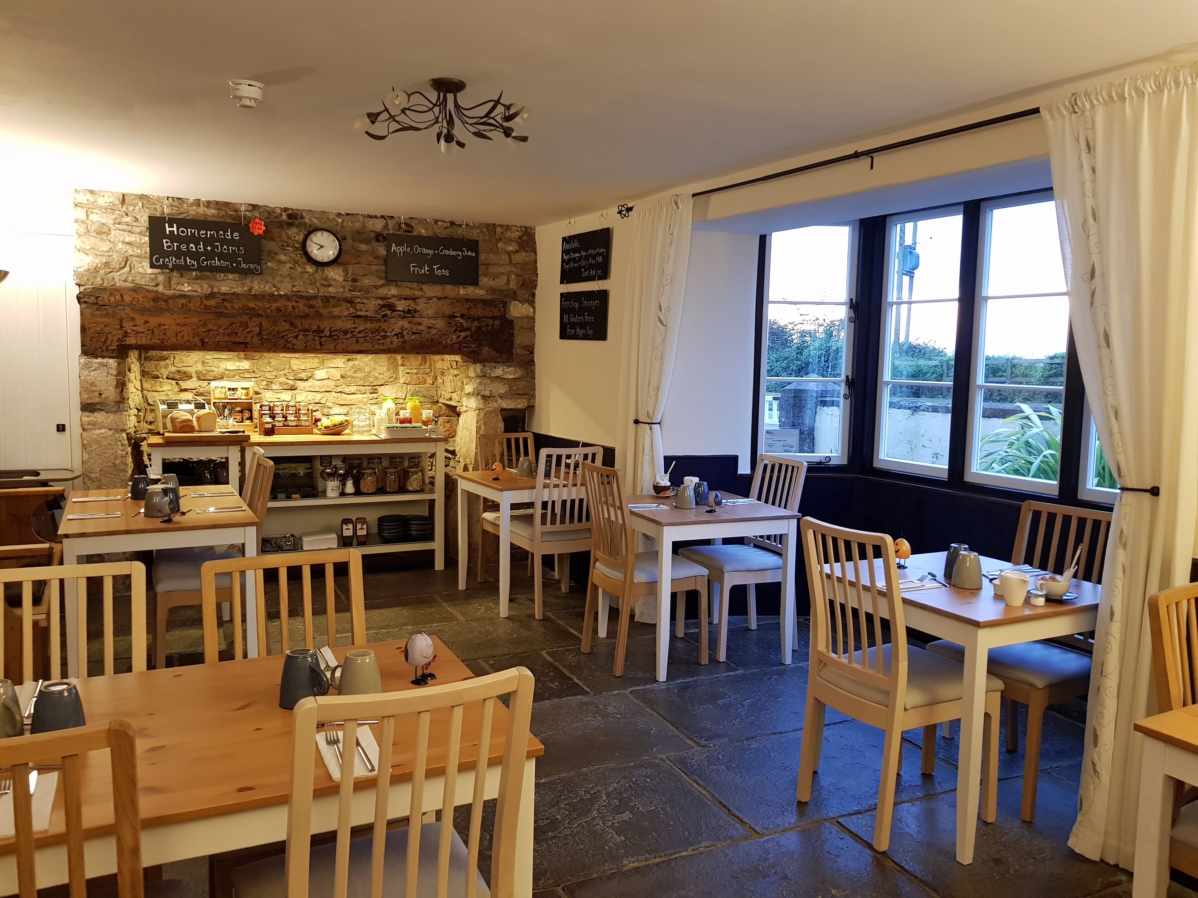 Free daily English breakfast 