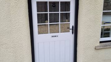 Double Room, Ensuite (Copper Room) | Individually decorated, laptop workspace, blackout drapes