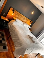 Double Room, Ensuite (Graphite/ Amber) | Individually decorated, laptop workspace, blackout drapes