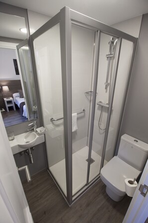 Doppel- oder Zweibettzimmer, Stadtblick | Badezimmer