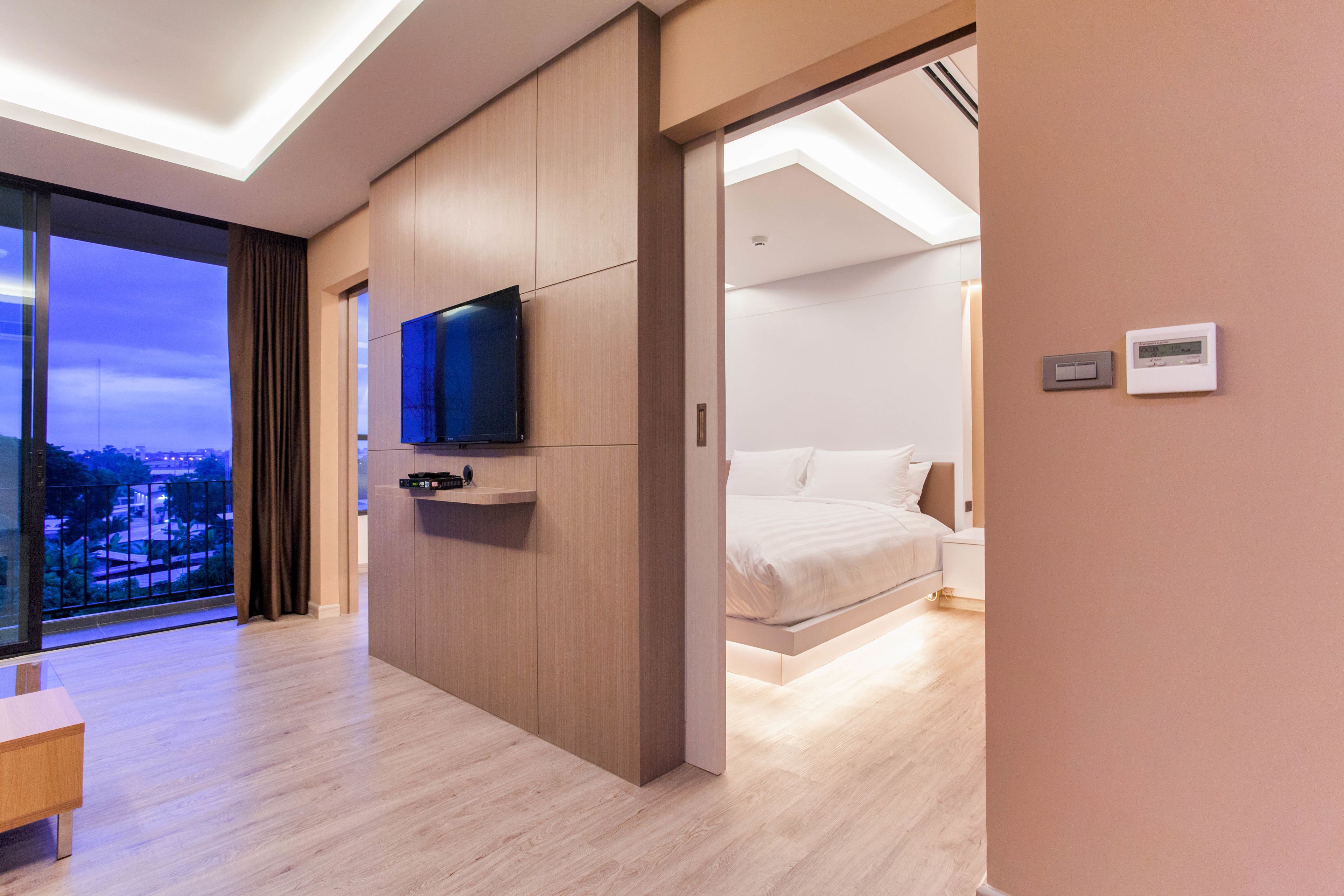 suite jacuzzi pool view | living room | 42-inch smart tv with satellite channels, tv