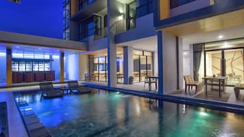 Outdoor pool, open 7:00 AM to 10:00 PM, pool umbrellas, sun loungers