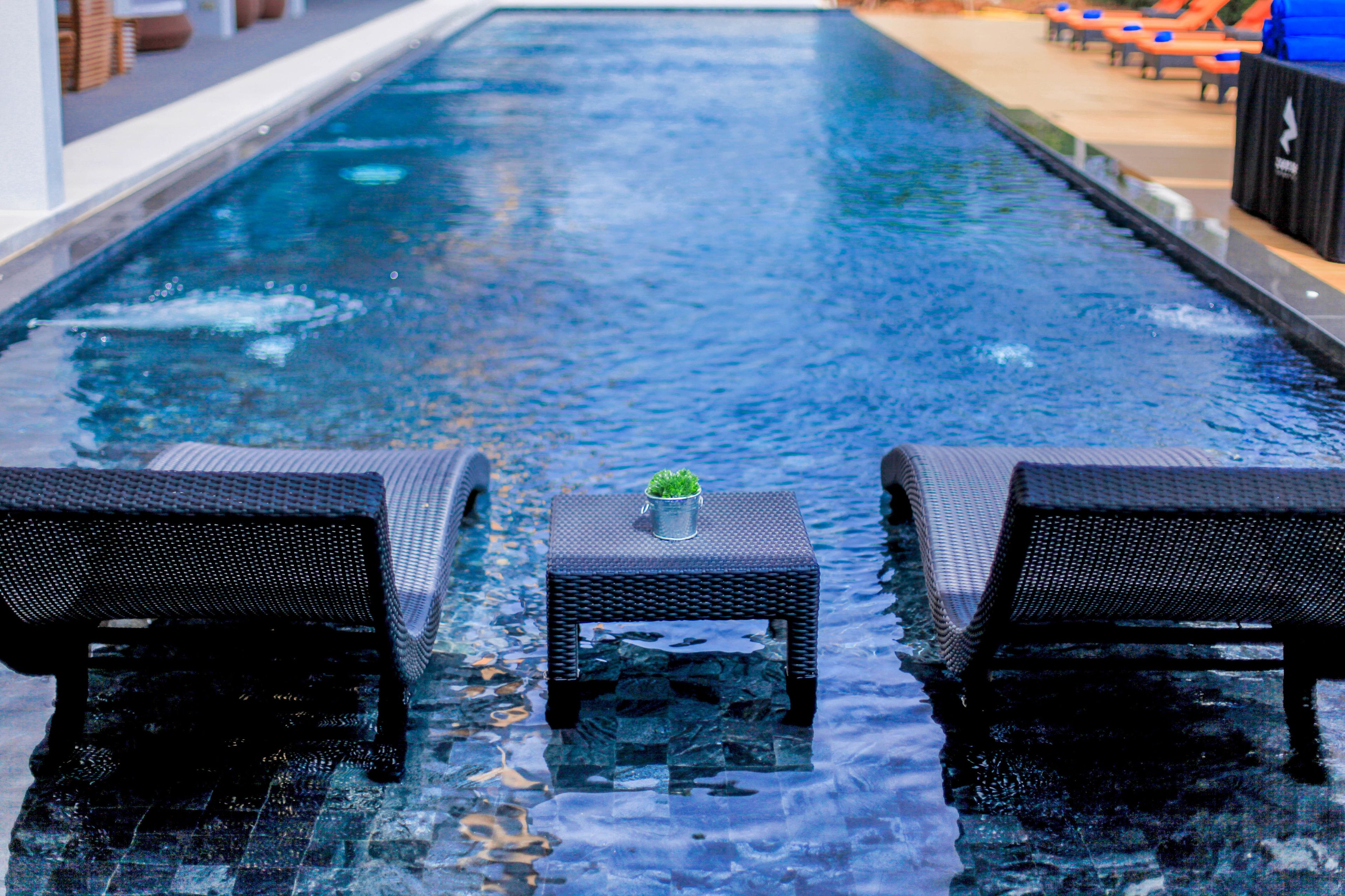 outdoor pool, open 7:00 am to 10:00 pm, pool umbrellas, pool loungers