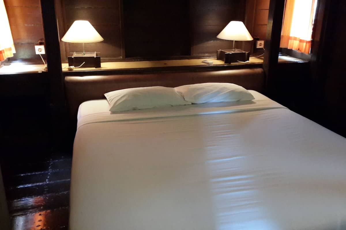 Exclusieve kamer (Floating- Free round trip boat transf) | Een minibar, een bureau