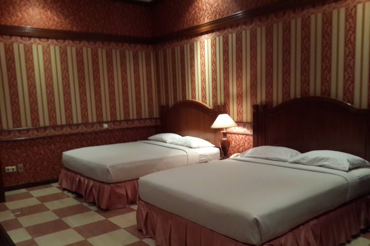 Executive kamer (Landed- Free round trip boat transfer) | Een minibar, een bureau