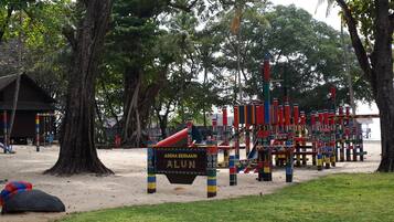 Children’s play area – outdoor