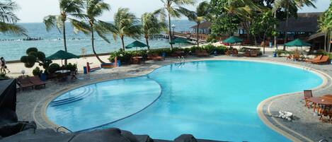 Kolam renang terbuka