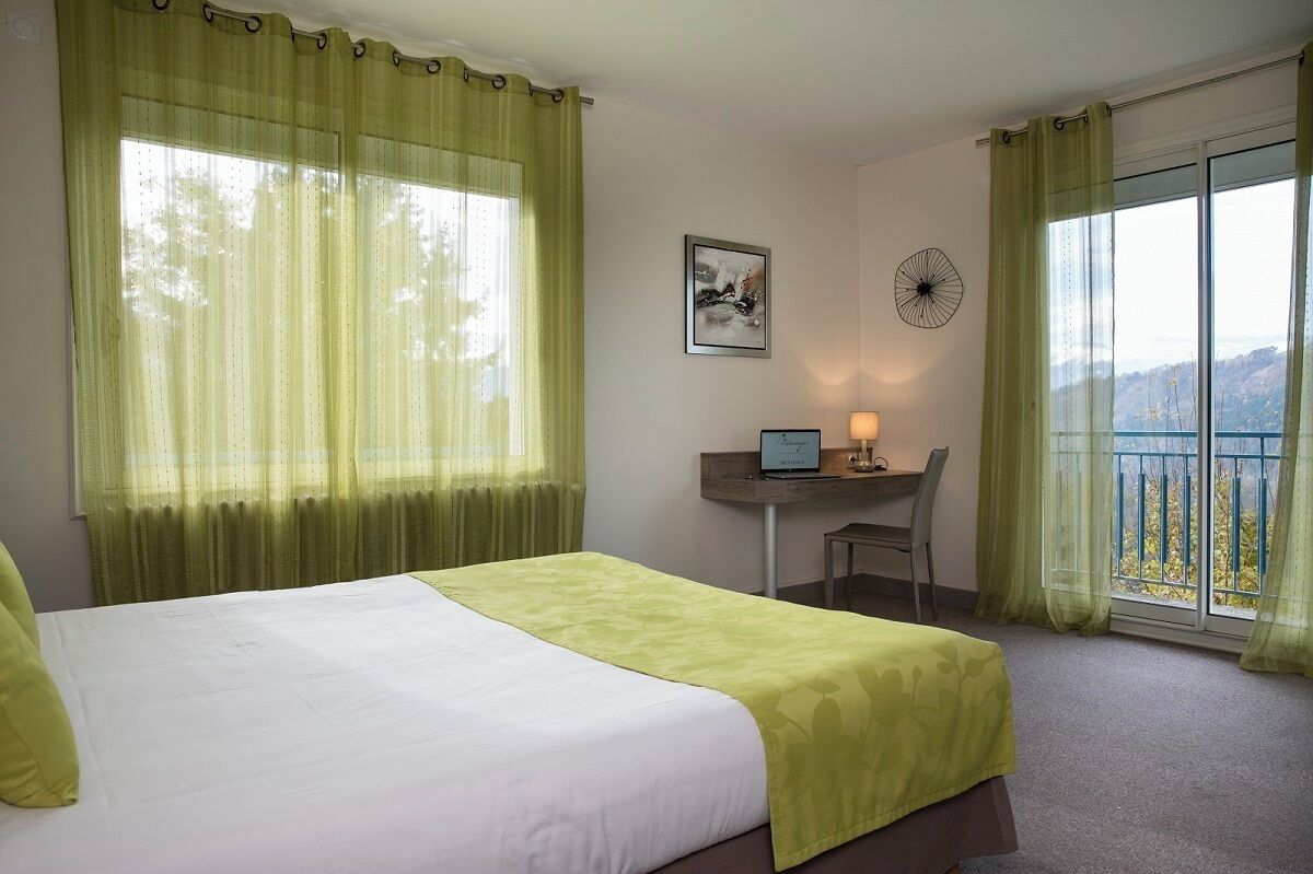 Quarto casal superior | Roupas de cama premium, cofres nos quartos, individualmente decorados