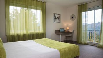 Quarto casal superior | Roupas de cama premium, cofres nos quartos, individualmente decorados