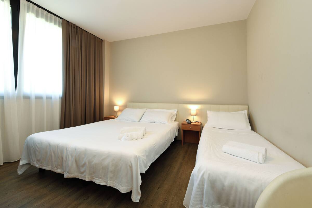 Triple Room | In-room safe, desk, soundproofing, rollaway beds