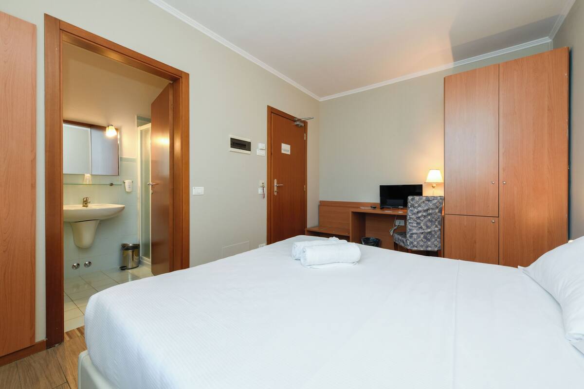 In-room safe, desk, soundproofing, rollaway beds