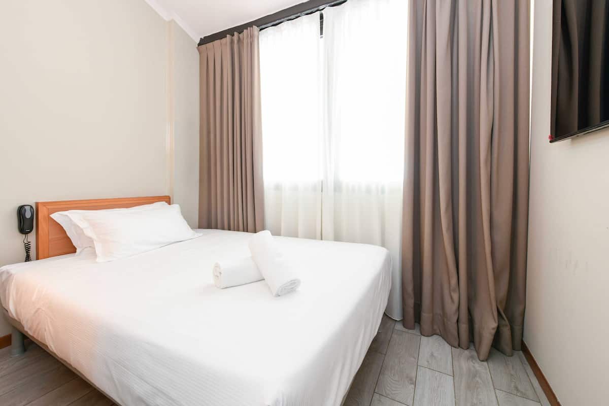 Dusj, toalettartikler (inkludert), hårføner og bidé