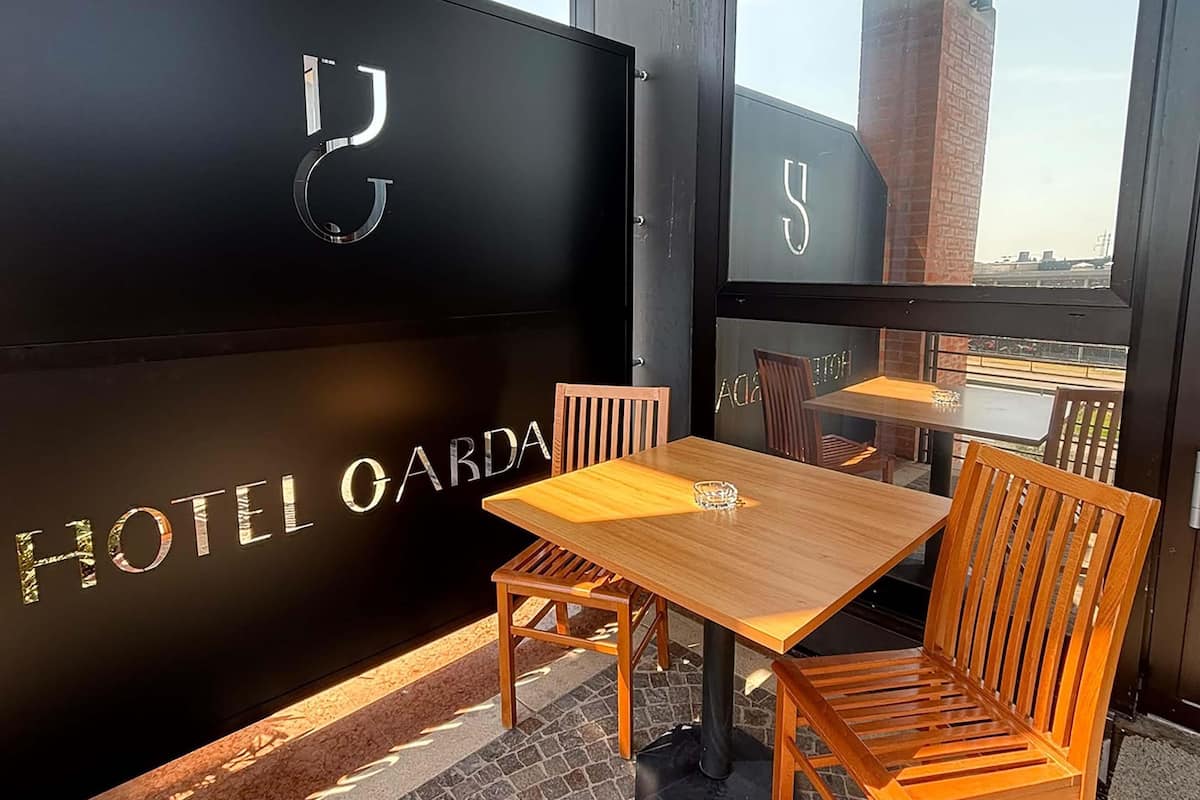 Executive Room, 1 Queen Bed, Non Smoking, Balcony | Hypo-allergenic bedding available, in-room safe, desk, laptop workspace