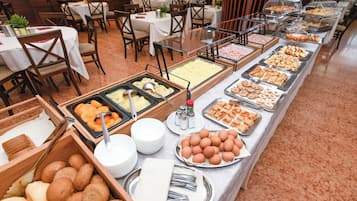 Free daily buffet breakfast