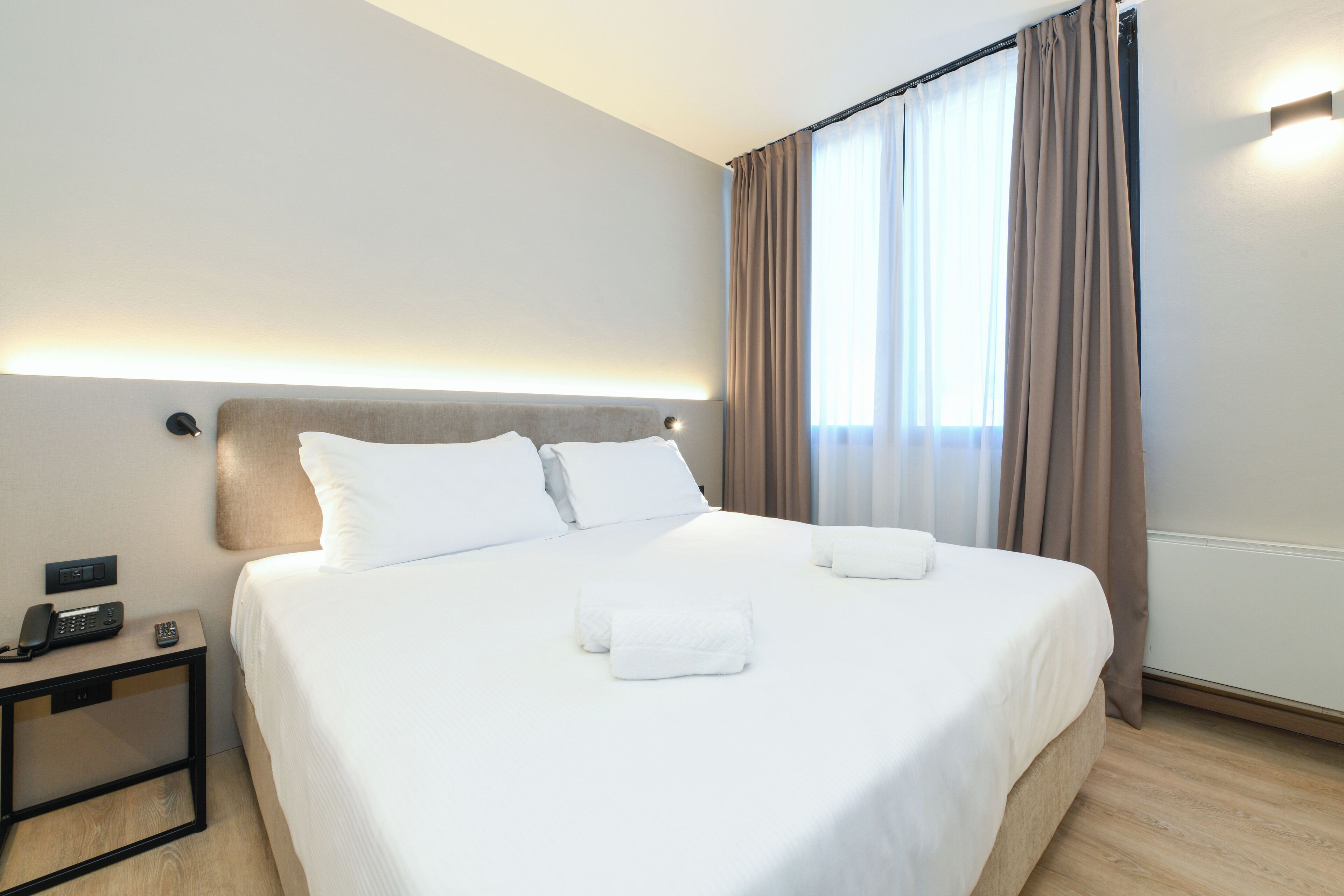 Classic Room, 1 Queen Bed, Non Smoking (Converts to 2 Twin Beds) | Hypo-allergenic bedding, in-room safe, desk, laptop workspace