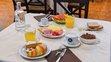 Colazione a buffet inclusa, servita tutte le mattine