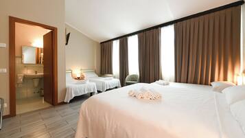 Hypo-allergenic bedding, in-room safe, desk, laptop workspace