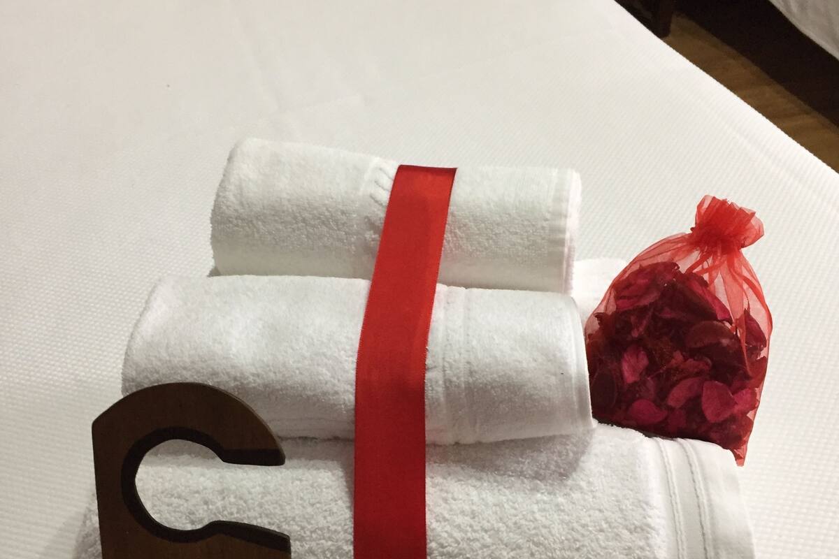 Quarto duplo | Camas extras/dobráveis (sobretaxa), Wi-Fi de cortesia, roupa de cama