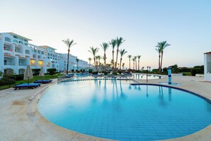 5 outdoor pools, pool loungers