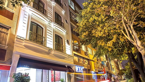 A multi-story building with a classic architectural style, featuring balconies and large windows. - Ravvda Hotel Bakırköy (Istanbul)