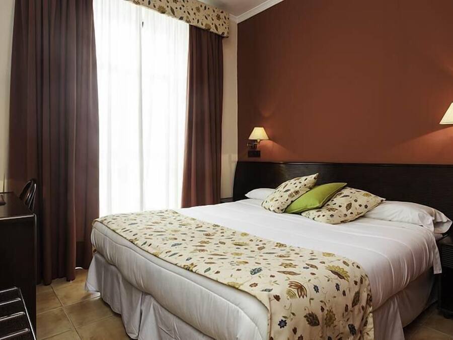 In-room safe, desk, blackout drapes, free WiFi