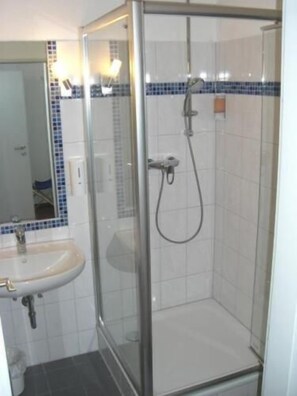 Shower, hair dryer, towels - CityMinis (Düsseldorf)