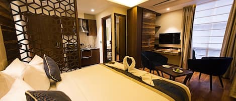 Estudio (Studio Apartment) | Minibar, escritorio, cortinas blackout y insonorización