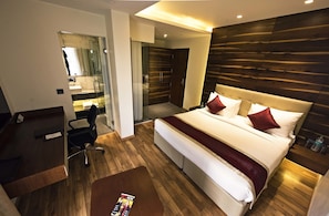 Executive Room | Minibar, desk, blackout drapes, soundproofing - Connaught Royale (New Delhi)