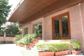 Exterior detail - Connaught Royale (New Delhi)
