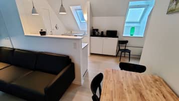 Classic-Apartment, 1 Schlafzimmer, Gartenblick | Wohnbereich | Smart-TV