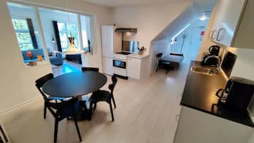 Deluxe-Apartment, 1 Schlafzimmer, Gartenblick | Eigene Küche | Wasserkocher mit Kaffee-/Teezubehör, Wasserkocher, Toaster, Hochstuhl